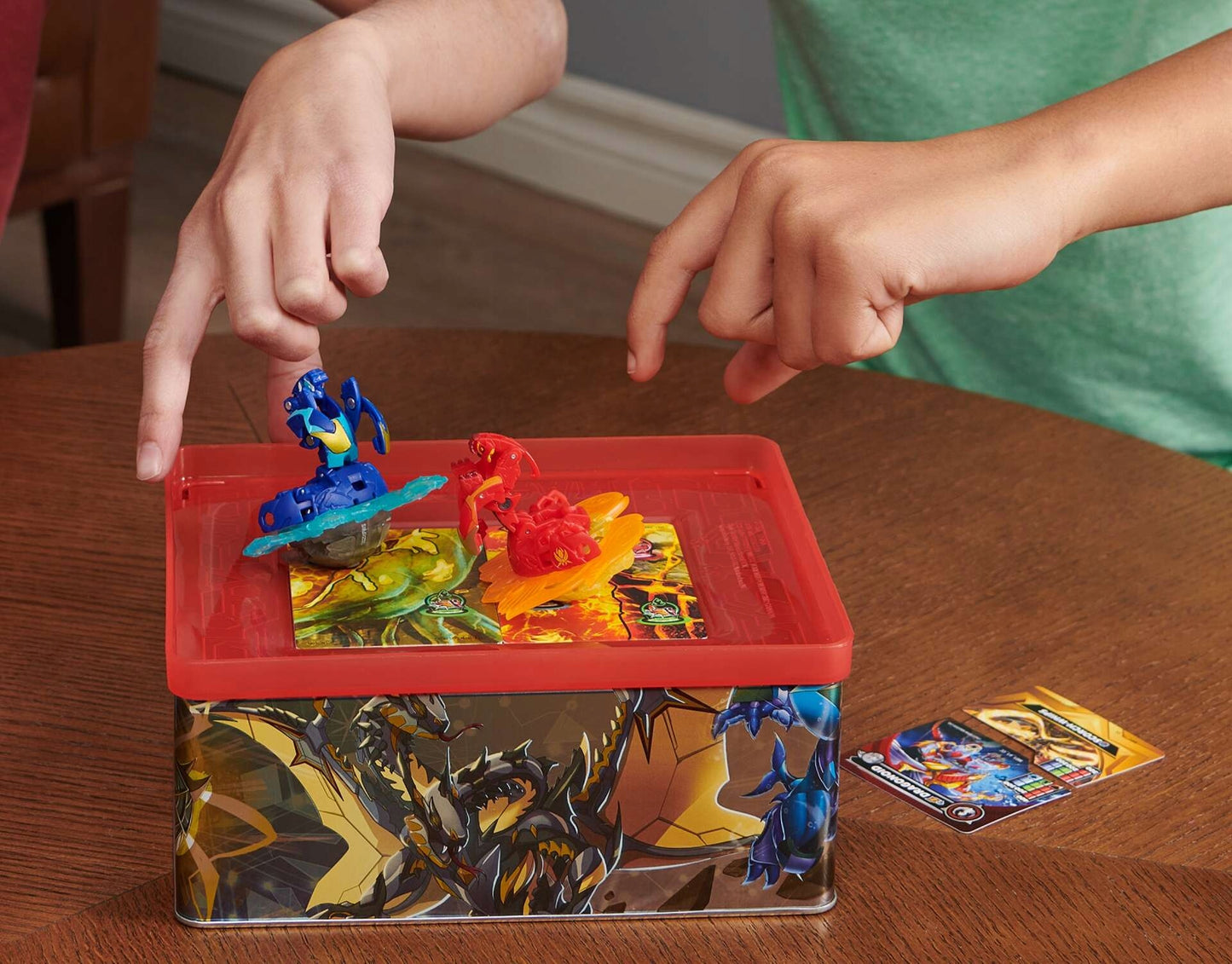 BAKUGAN BAKU-TIN 2 SPECIAL ATTACK MANTID FIGŪRA + KORTELĖS DĖŽUTĖJE