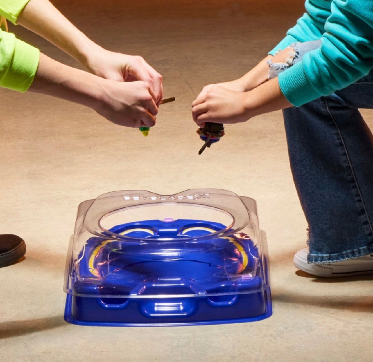 „Beyblade X Drop Attack“ kovų arena su 2 suktukais ir paleidikliais